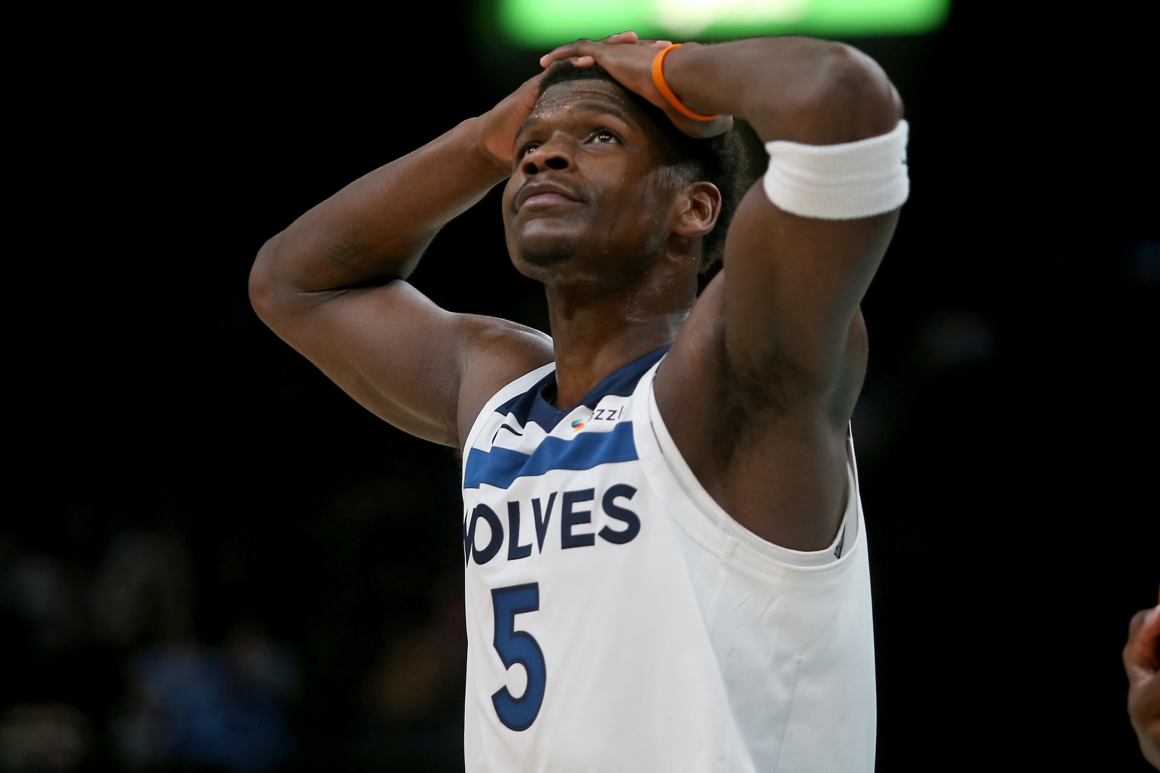 开云体育官网-爱德华兹：我不太喜欢打快 但跟着道苏姆他们出战时 我只能跟着跑